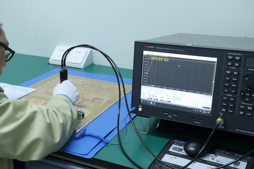 阻焊工艺深度解析：如何实现精准对位与卓越的绝缘性能