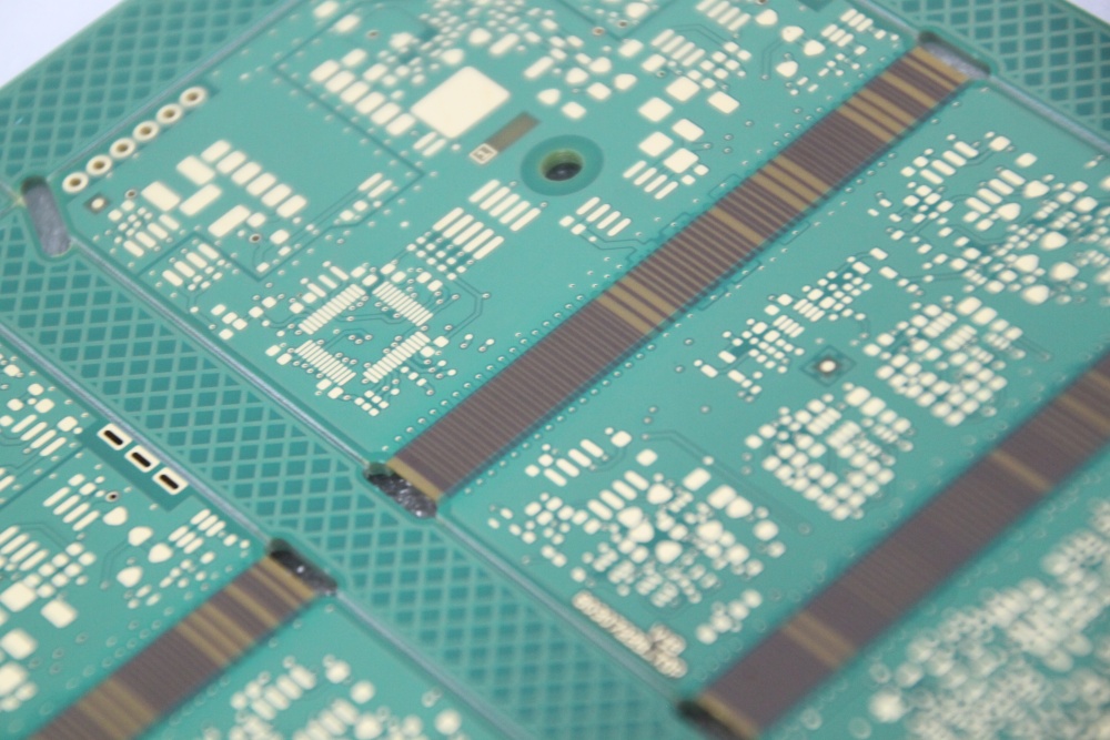 如何为航空航天应用选择特种PCB基材