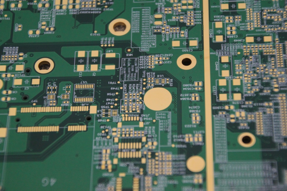 多层PCB压合工艺详解：如何保证层间对准与无气泡？